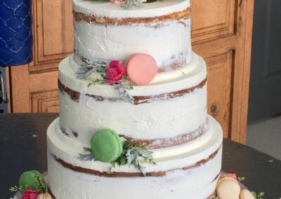 Naked-Wedding-Cake-with-French-Macaroons